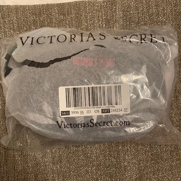 Victoria's Secret Graphic Blooms Oval City Belt Bag - Picture 6 of 6